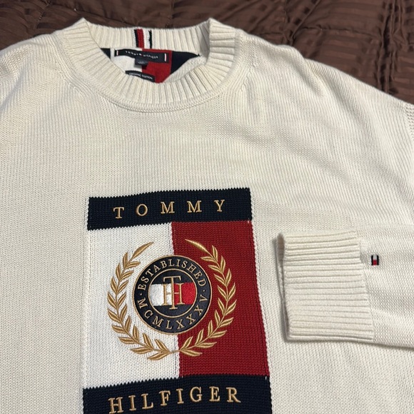 Tommy Hilfiger Brand new sweater. - Picture 2 of 14